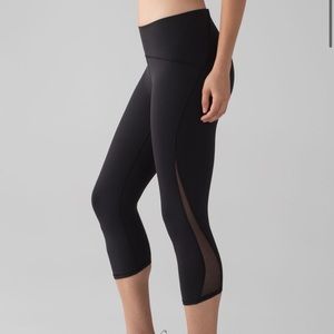Lululemon Train Times Crop (17") black sz 6